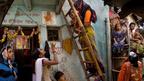 anak-anak miskin di daerah kumuh Delhi