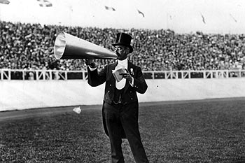 The City Toastmaster makes an announcement to the crowd