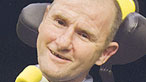Bryan 'Yogi' Davies ar glawr ei lyfr