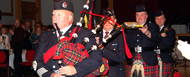 Piping in the haggis
