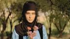 رعنا آزادی ور در نمایی از فیلم خاک آشنا ساخته بهمن فرمان آرا