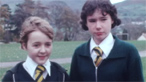 Dwy ferch ysgol